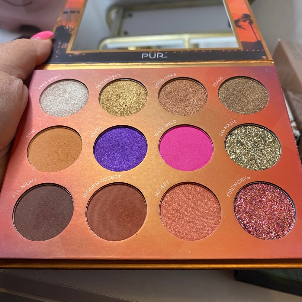 Bundle of makeup - Picture 10 of 10
